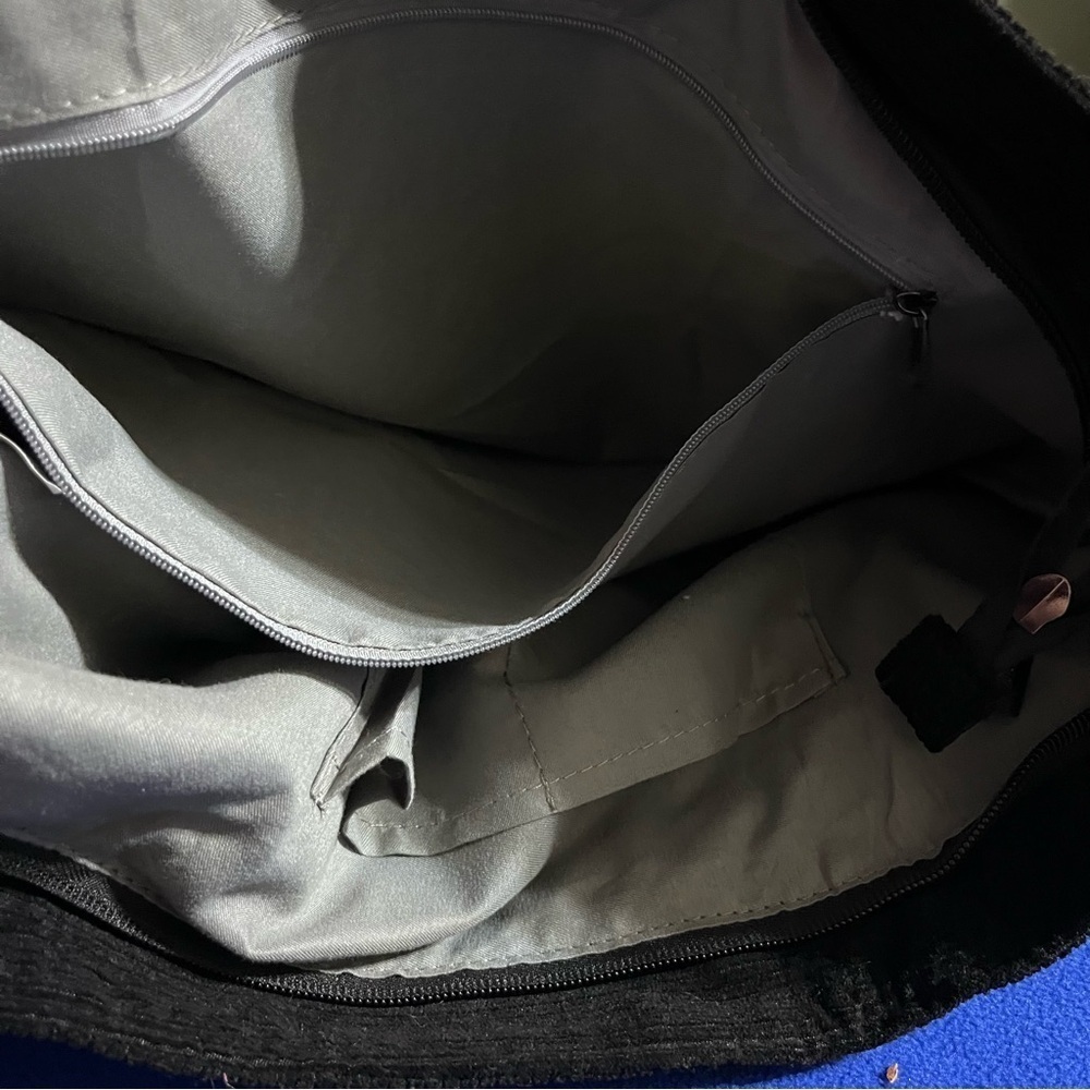 Osoce Corduroy Crossbody Tote - Picture 6 of 10